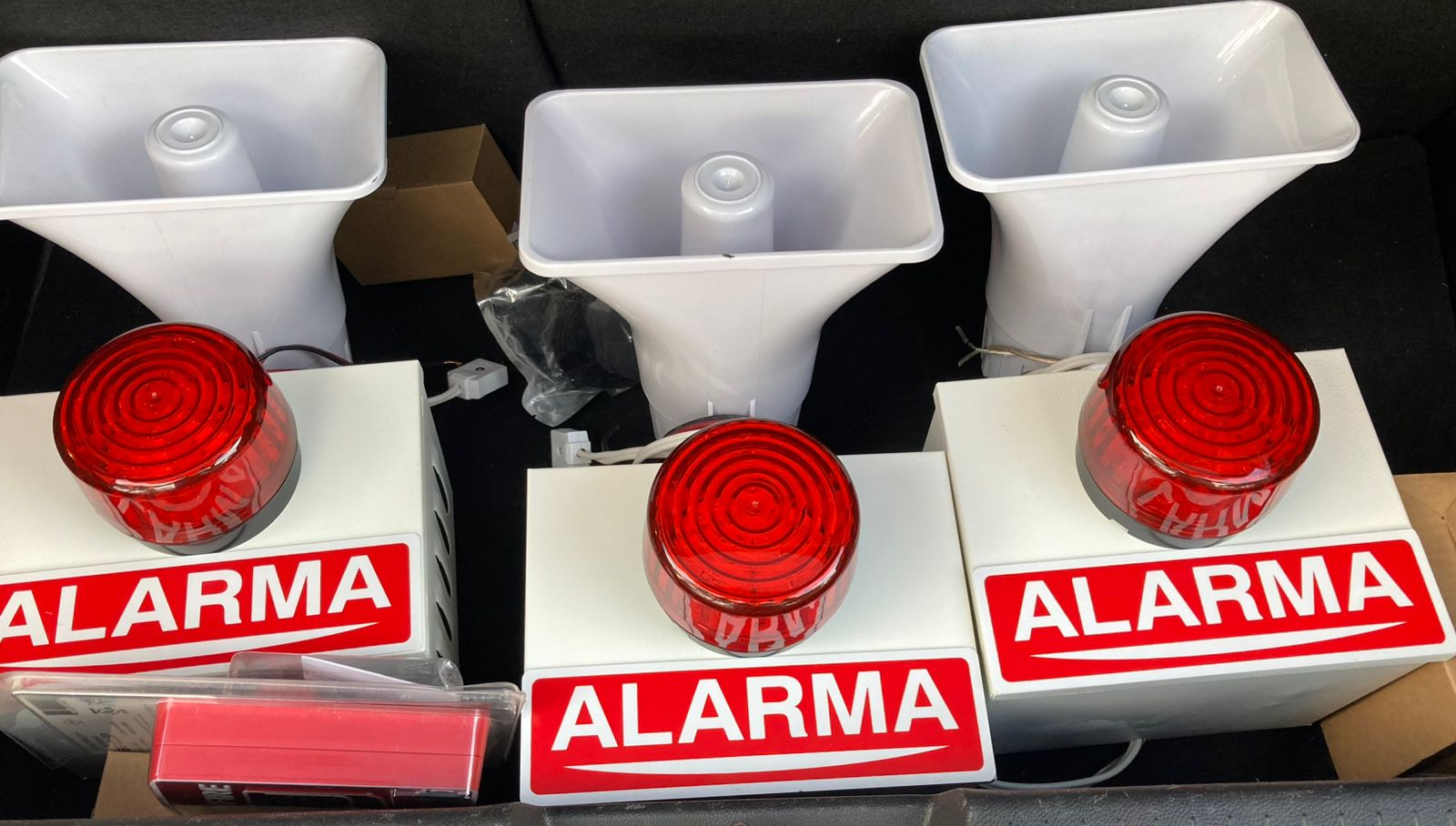 Alarma audiovisual contra incendios (luz estroboscópica y sirena)